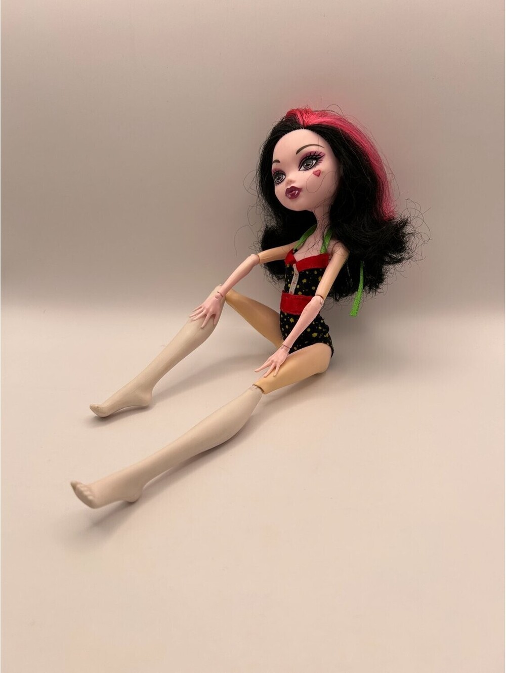 Mattel Fashion Doll Monster High Draculaura Skull Shores Girls Pink Black red